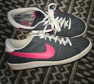 Nike Women's Sneakers in Gray and Pink